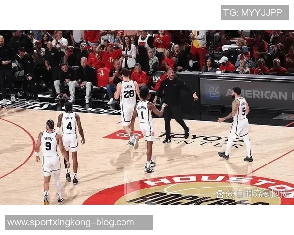 阿门在申京病中挣扎亚当斯场均35分钟表现出色入选二阵 阿门在申京病中挣扎亚当斯场均35分钟表现出色入选二阵